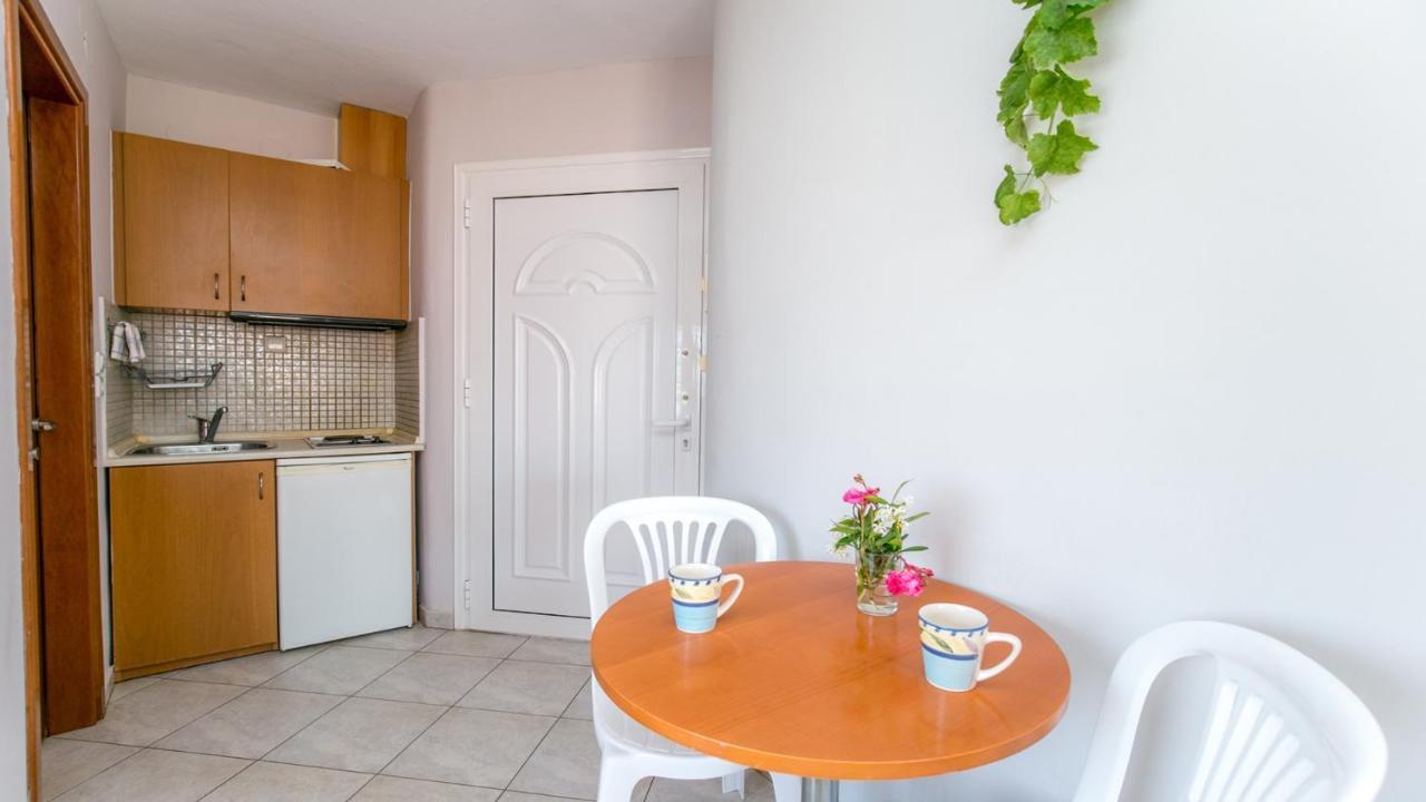 Amversa'S House Потос Экстерьер фото